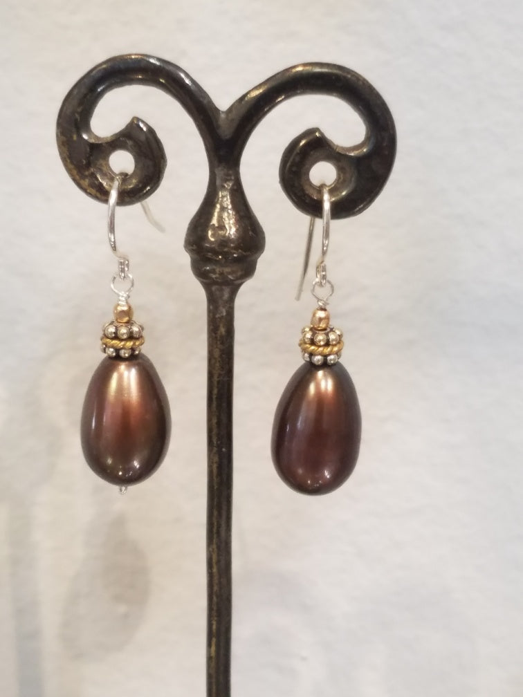 Long and oval lusterous Pearls