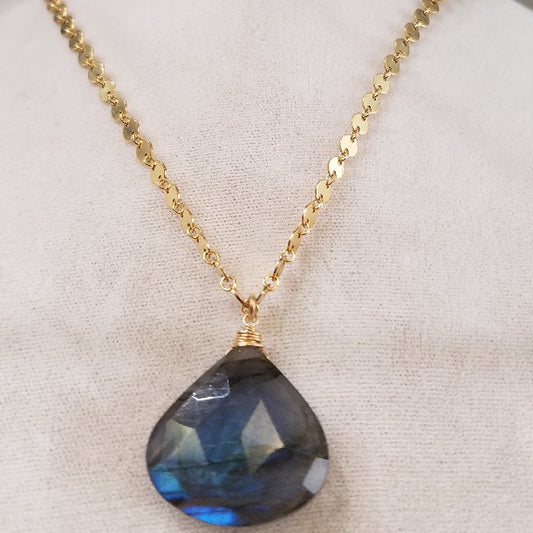 Almost night light Labradorite necklace