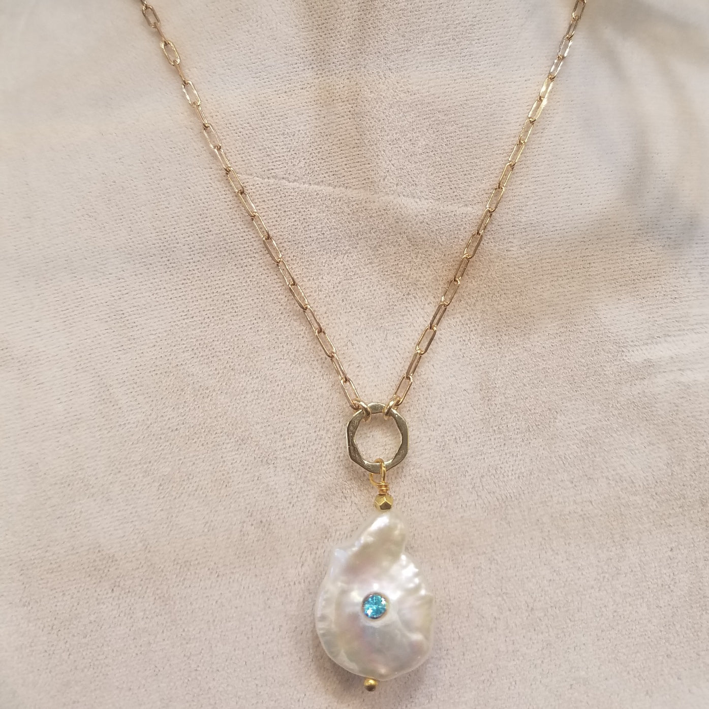 Green dot necklace