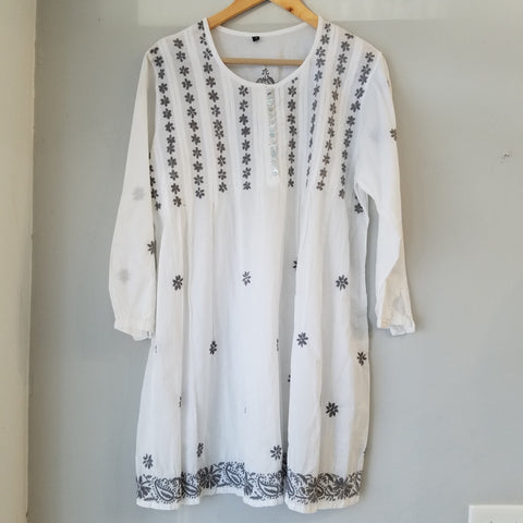 Grey embroidered white tunic