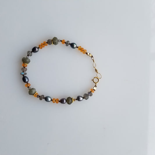 Carnilian and pearls bracelet