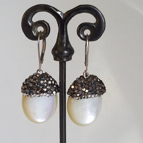 Sparkling mother of pearl earrings