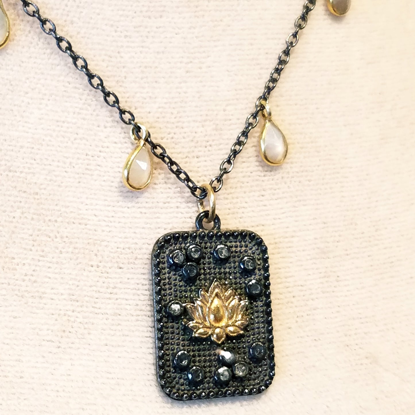 Golden Lutos necklace