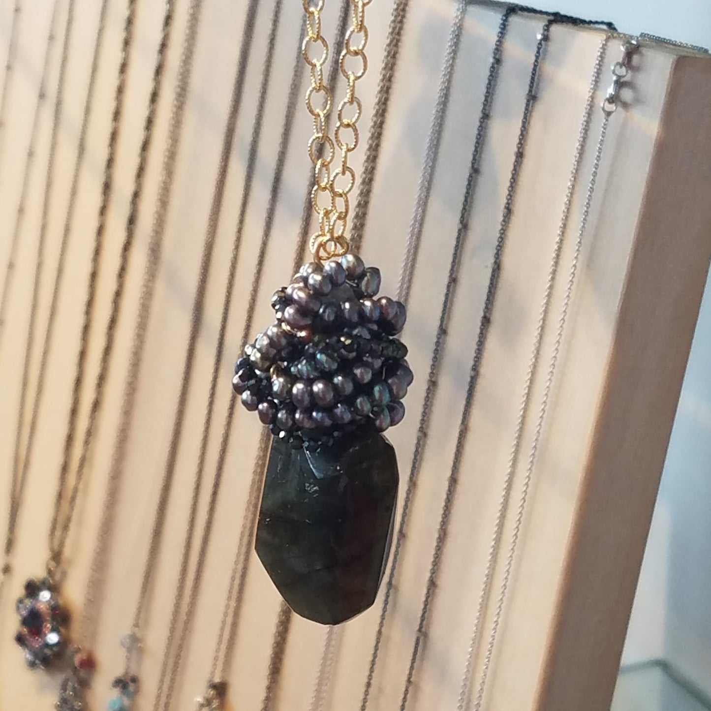 Crown pearl necklace