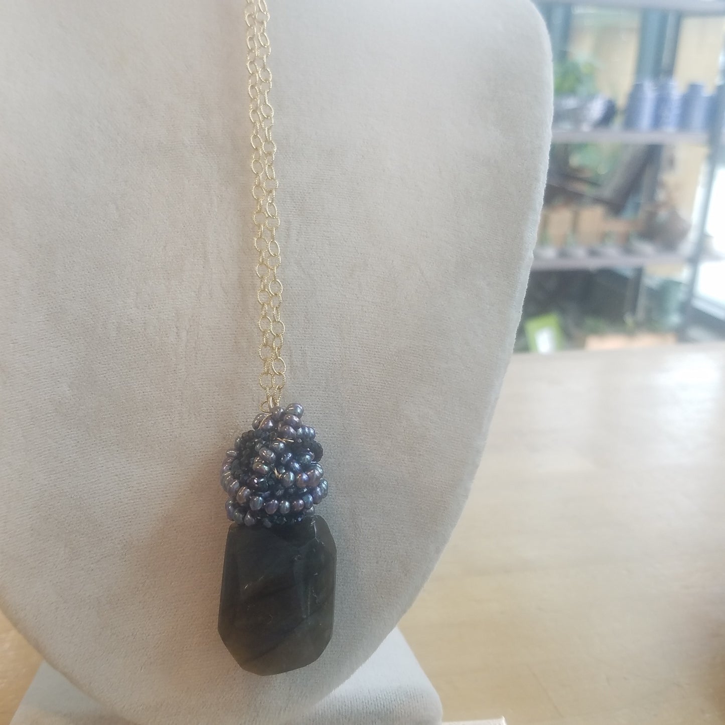 Crown pearl necklace