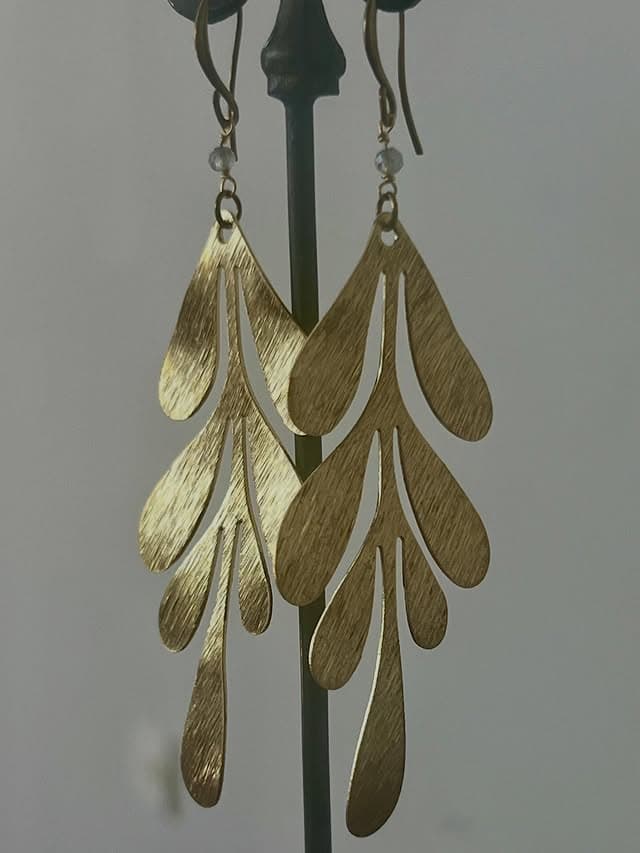 Photo by ANTIQUA on April 08, 2026. May be an image of brass, jewelry and text.