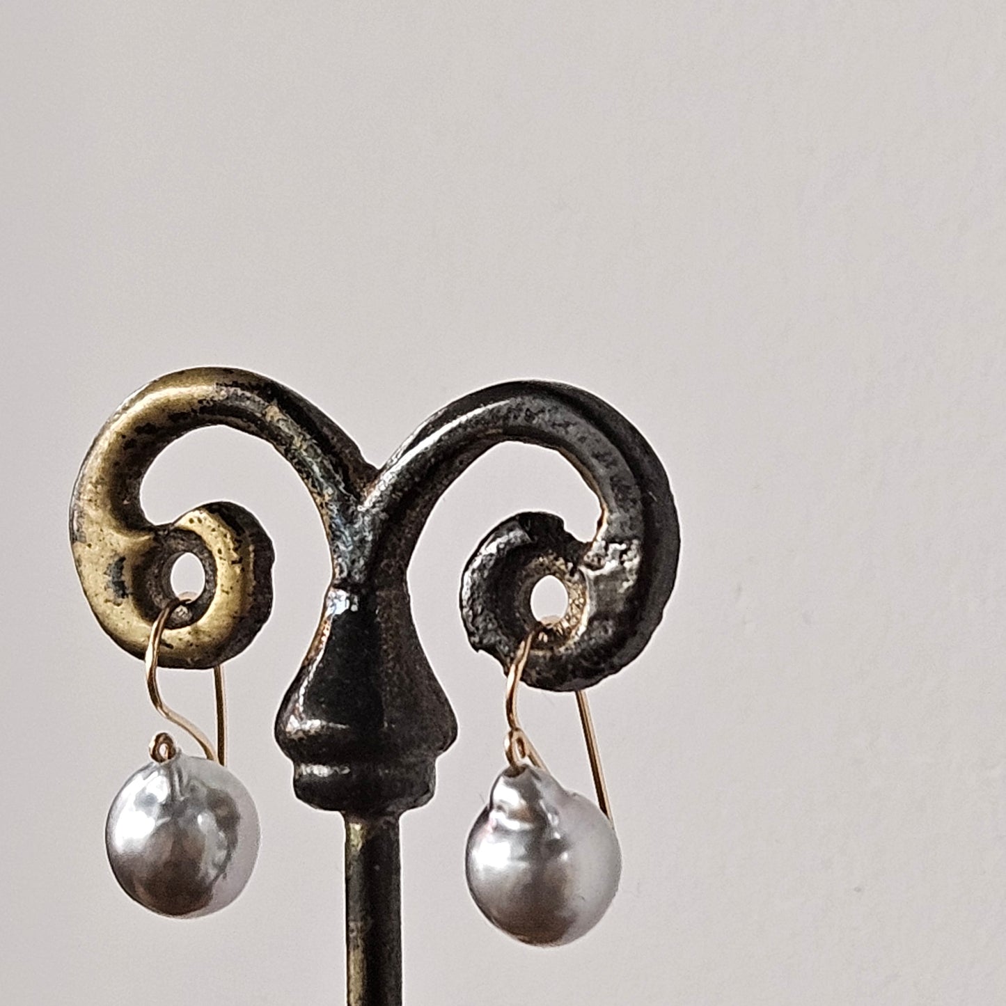 Silver Tahitian Pearls earrings