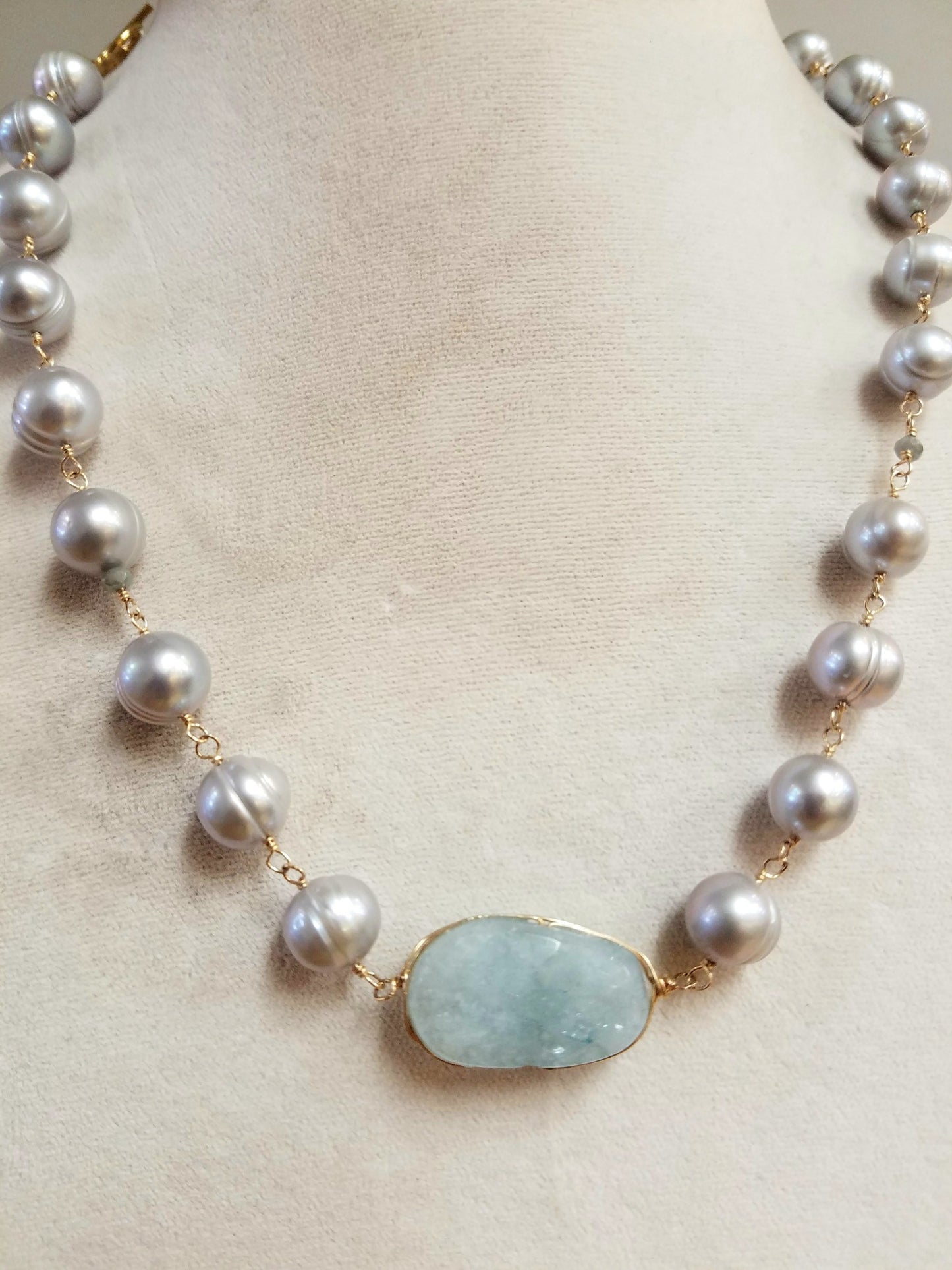Aquamarine and Pearls necklace