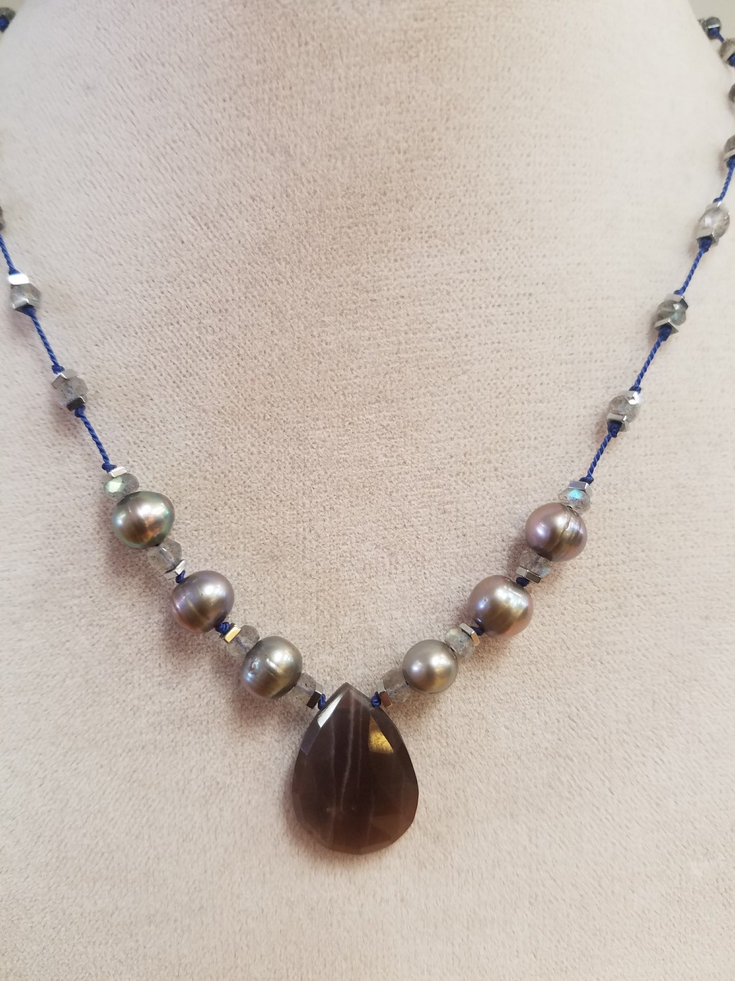 Silk necklace with Chocolate Moonstone and Labradorite
