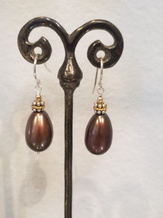 Long and oval lusterous Pearls