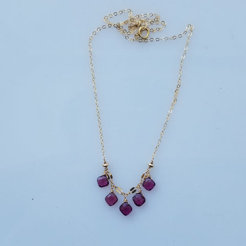Garnet droplets necklace