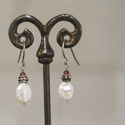 Oval coin pearl earrings