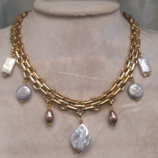 Heavy links with Pearls necklace
