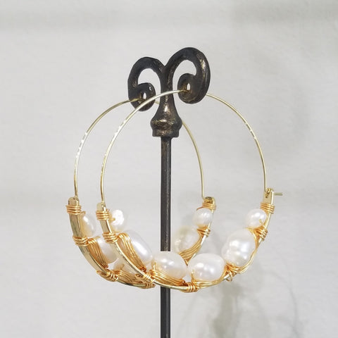 Hoops pearls earrings