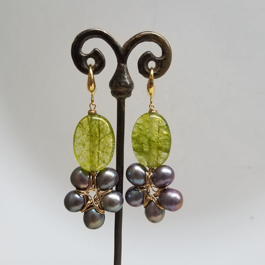 Blooming pearls earrings