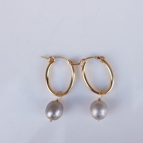 Classic Pearl hoops earrings