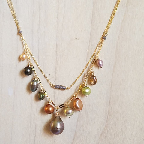 The many shades of Pearls necklace