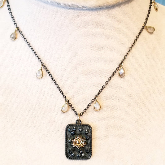 Golden Lutos necklace