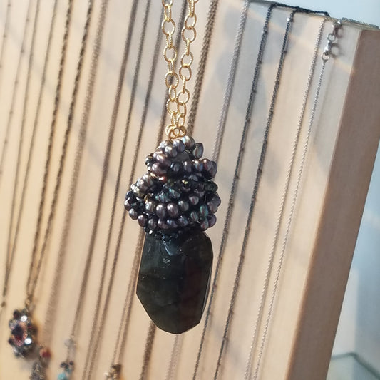 Crown pearl necklace