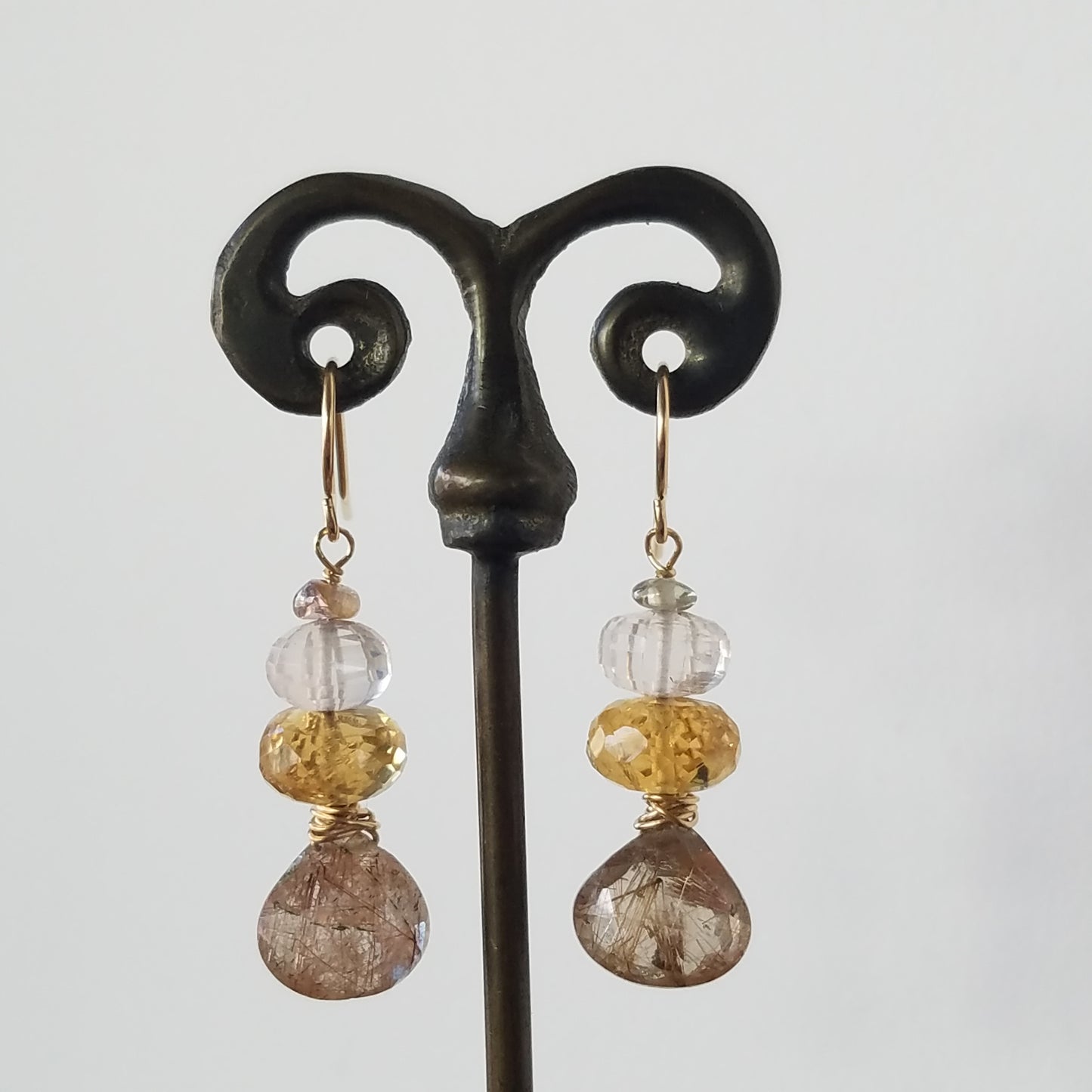 Neutral tones earrings